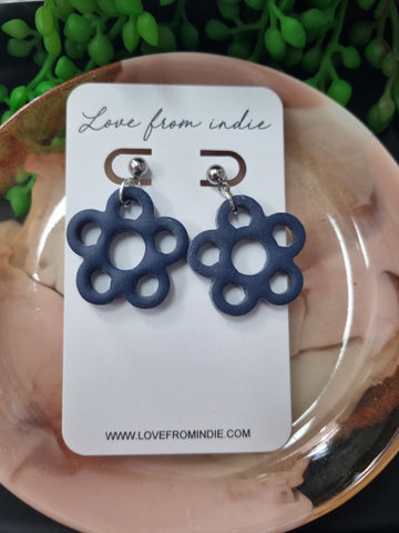 Flower stud earrings